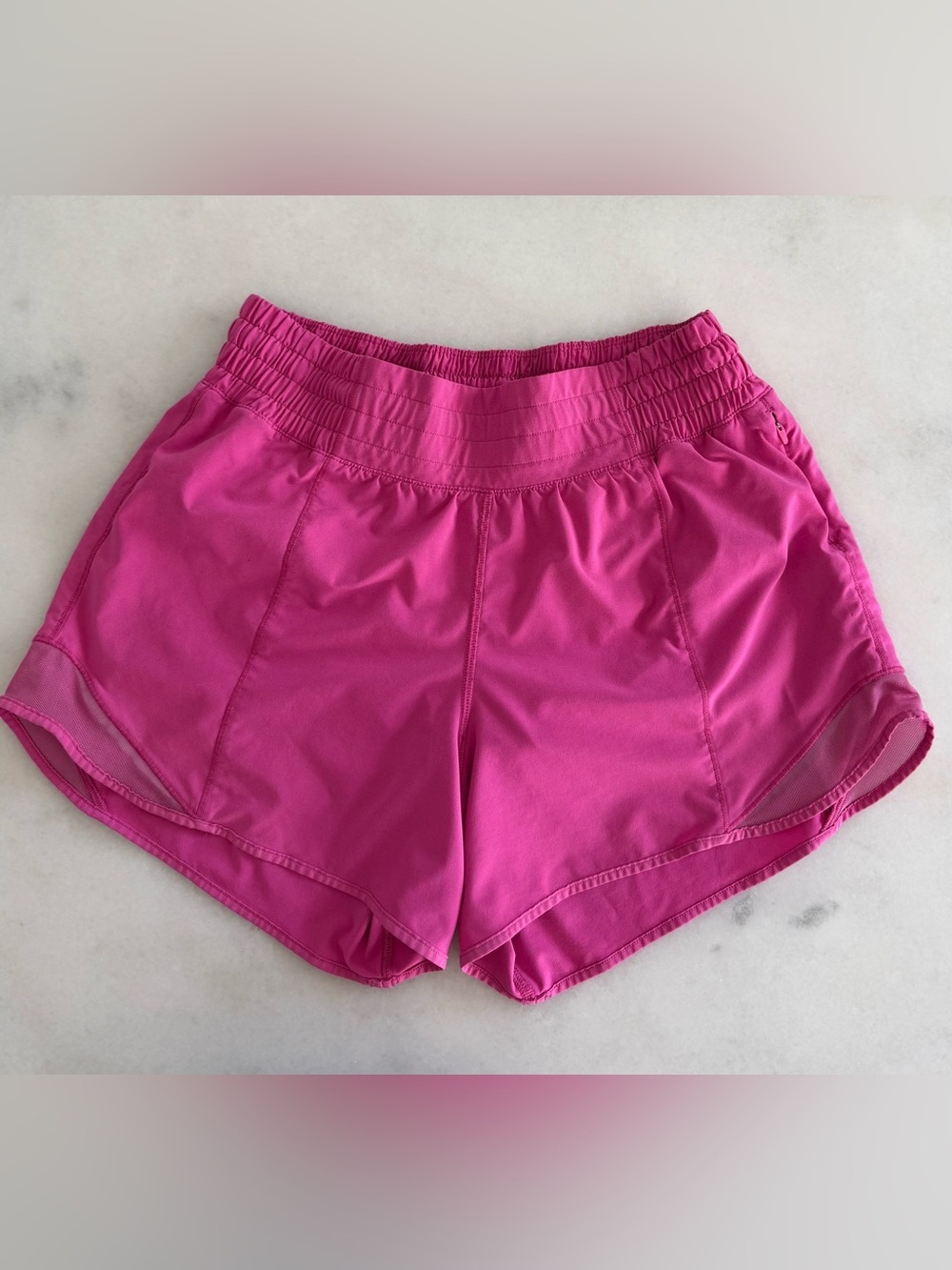 💕Lululemon pink shorts size 4💕